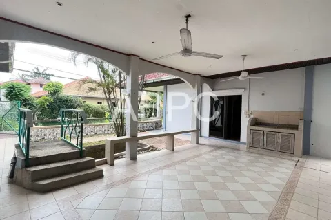 Casa de 4 dormitorios en Pattaya, Tailandia № 211845 - foto 8