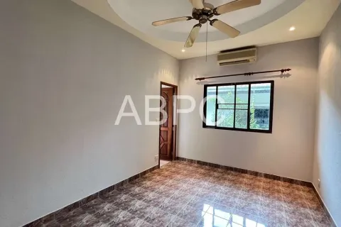 Casa de 4 dormitorios en Pattaya, Tailandia № 211845 - foto 13