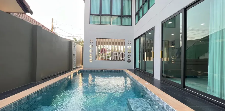 Casa de 3 dormitorios en Pattaya, Tailandia № 211842