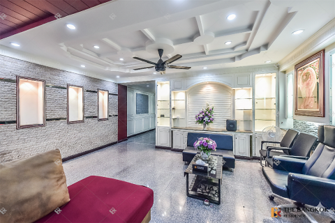 House in Bangkok, Thailand 4 bedrooms № 189238