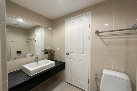 Condo à Huai Khwang, Bangkok, Thaïlande, 3 chambres  № 167813 - photo 12