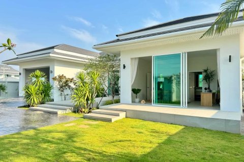 Villa in Hua Hin, Thailand 4 bedrooms № 166073