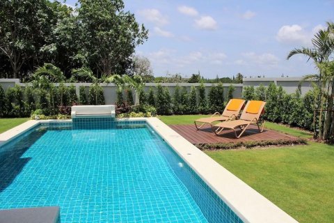 House in Hua Hin, Thailand 3 bedrooms № 144665 - photo 1