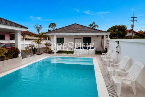 House in Pattaya, Thailand 3 bedrooms № 197490