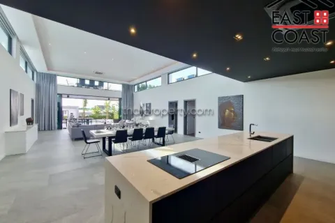 Casa de 6 dormitorios en Pattaya, Tailandia № 213152 - foto 4