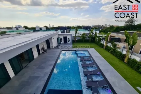 House in Pattaya, Thailand 6 bedrooms № 213152
