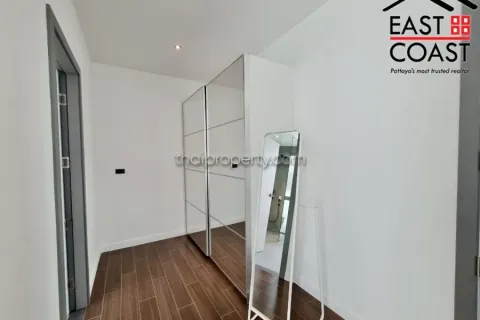 Casa de 6 dormitorios en Pattaya, Tailandia № 213152 - foto 14