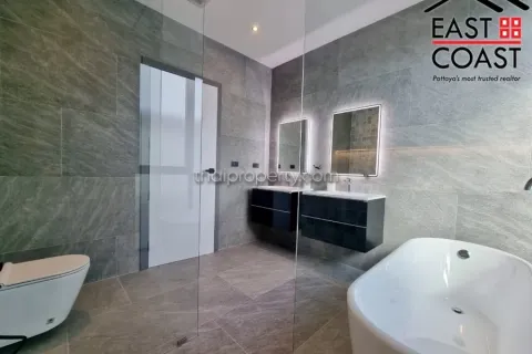 Casa de 6 dormitorios en Pattaya, Tailandia № 213152 - foto 30