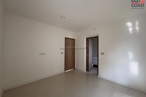 Casa de 4 dormitorios en Pattaya, Tailandia № 213154 - foto 6