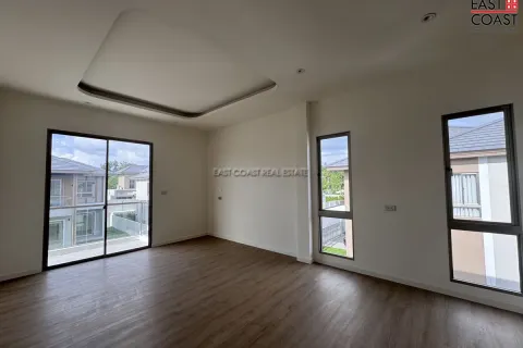 Casa de 4 dormitorios en Pattaya, Tailandia № 213154 - foto 7