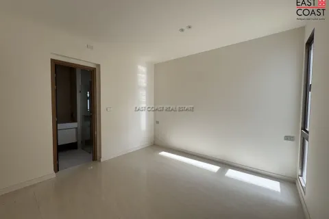 Casa de 4 dormitorios en Pattaya, Tailandia № 213154 - foto 8
