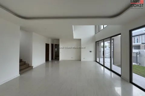 Casa de 4 dormitorios en Pattaya, Tailandia № 213154 - foto 4