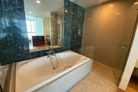 Condo in Khlong Toei, Bangkok, Thailand, 3 bedrooms  № 157143 - photo 19