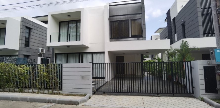 Villa in Phuket, Thailand 5 bedrooms № 157145