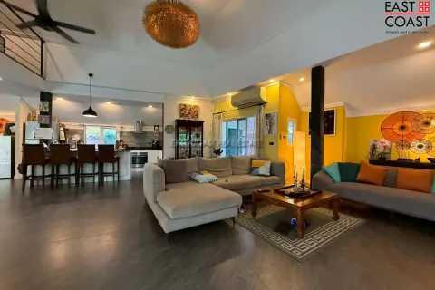 Casa de 3 dormitorios en Jomtien Beach, Pattaya, Tailandia № 212351 - foto 2