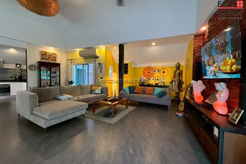 Casa de 3 dormitorios en Jomtien Beach, Pattaya, Tailandia № 212351 - foto 11