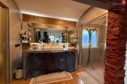 Casa de 3 dormitorios en Jomtien Beach, Pattaya, Tailandia № 212351 - foto 30