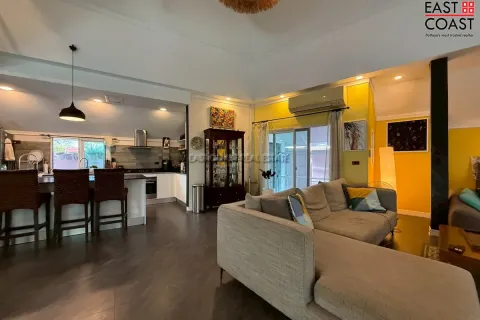 Casa de 3 dormitorios en Jomtien Beach, Pattaya, Tailandia № 212351 - foto 5