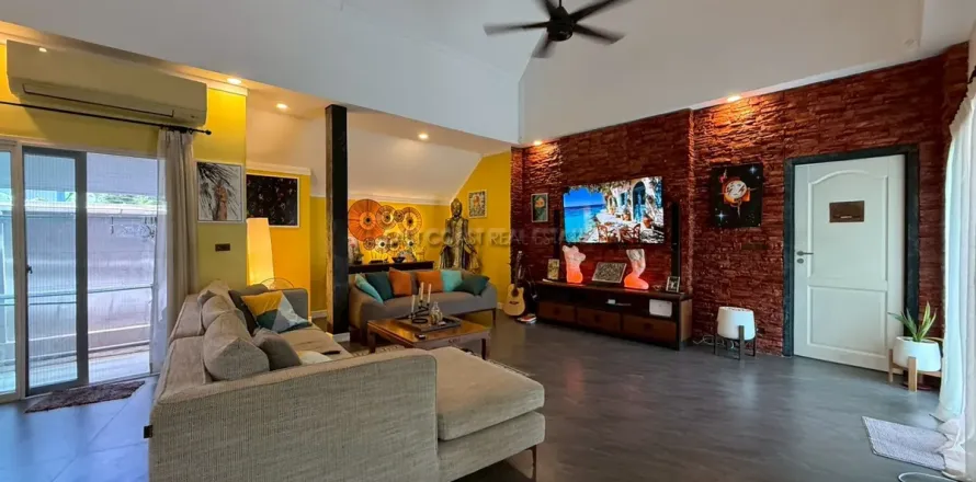 Casa de 3 dormitorios en Jomtien Beach, Pattaya, Tailandia № 212351