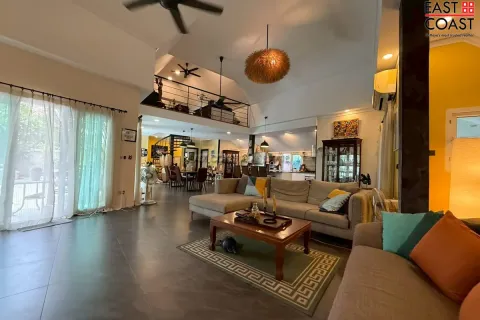 Casa de 3 dormitorios en Jomtien Beach, Pattaya, Tailandia № 212351 - foto 6