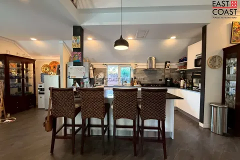 Casa de 3 dormitorios en Jomtien Beach, Pattaya, Tailandia № 212351 - foto 13