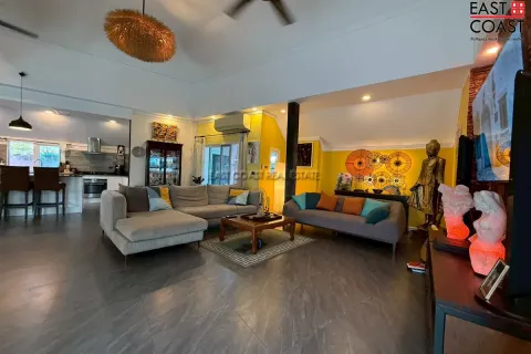 Casa de 3 dormitorios en Jomtien Beach, Pattaya, Tailandia № 212351 - foto 14