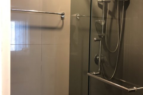 Condo in Bangkok, Thailand, 1 bedroom  № 143917 - photo 4