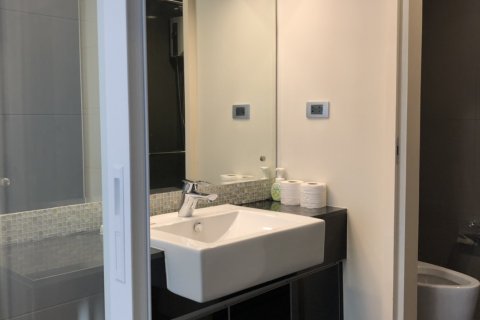 Condo in Bangkok, Thailand, 1 bedroom  № 143917 - photo 3