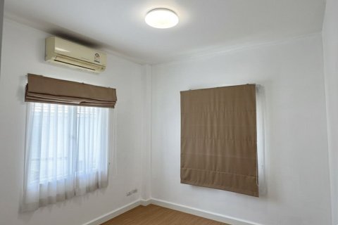 House in Nonthaburi, Thailand 4 bedrooms № 156922 - photo 12