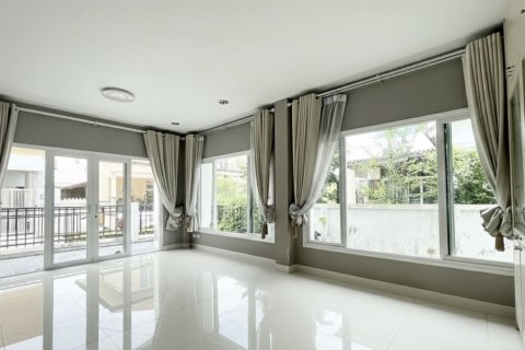 House in Nonthaburi, Thailand 4 bedrooms № 156922 - photo 3