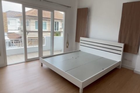 House in Nonthaburi, Thailand 4 bedrooms № 156922 - photo 16