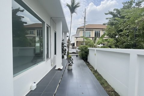House in Nonthaburi, Thailand 4 bedrooms № 156922 - photo 8