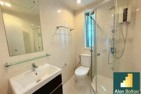 Casa de 4 dormitorios en Pattaya, Tailandia № 210718 - foto 2