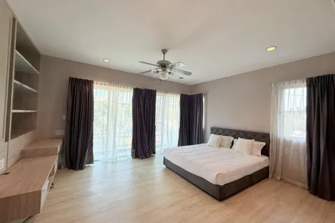Casa de 4 dormitorios en Pattaya, Tailandia № 210718 - foto 19