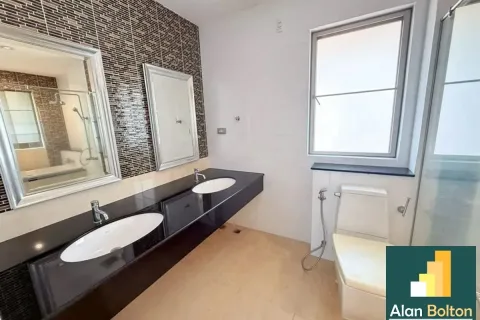 Casa de 4 dormitorios en Pattaya, Tailandia № 210718 - foto 12