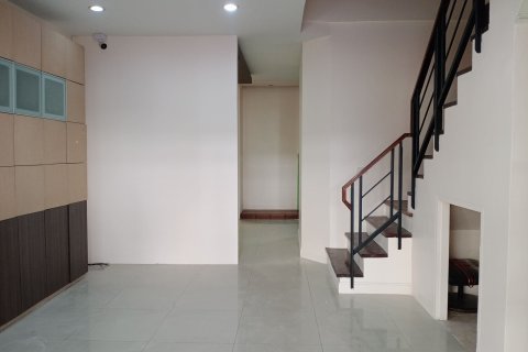 Таунхаус в Ян Наве, Бангкок, Таиланд с 3 спальнями  № 154384 - фото 2