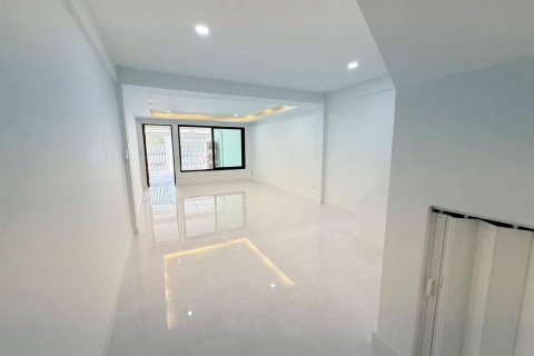 Дом в Лат Пхрау, Бангкок, Таиланд с 2 спальнями  № 154381 - фото 4