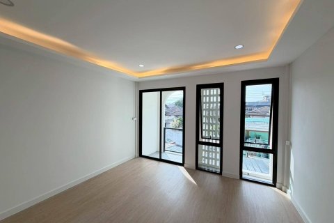 Дом в Лат Пхрау, Бангкок, Таиланд с 2 спальнями  № 154381 - фото 2