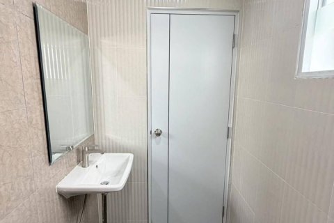 Дом в Лат Пхрау, Бангкок, Таиланд с 2 спальнями  № 154381 - фото 9