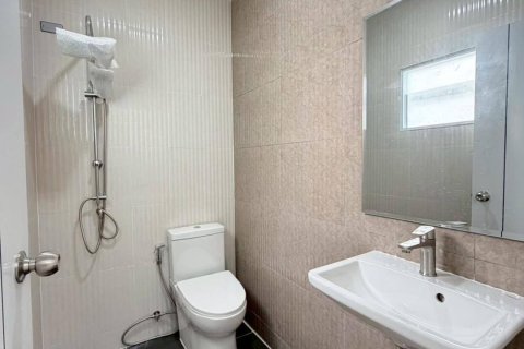 Дом в Лат Пхрау, Бангкок, Таиланд с 2 спальнями  № 154381 - фото 3