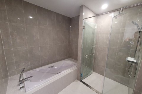 Condo in Dusit, Bangkok, Thailand, 3 bedrooms  № 160459 - photo 9