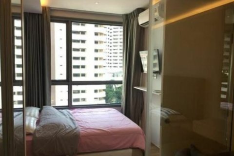 Studio dans le Condo à Watthana, Bangkok, Thaïlande  № 169243 - photo 4