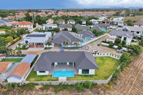 House in Pattaya, Thailand 3 bedrooms № 209309 - photo 26