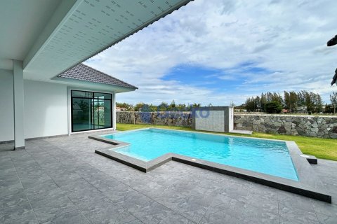 House in Pattaya, Thailand 3 bedrooms № 209309 - photo 22