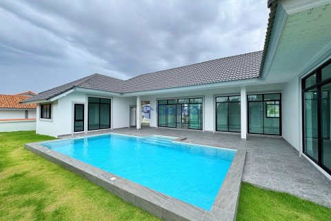 House in Pattaya, Thailand 3 bedrooms № 209309 - photo 28