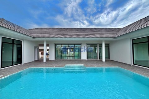 House in Pattaya, Thailand 3 bedrooms № 209309 - photo 24