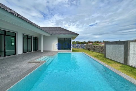 House in Pattaya, Thailand 3 bedrooms № 209309 - photo 25