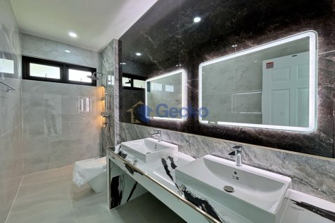 House in Pattaya, Thailand 3 bedrooms № 209309 - photo 6