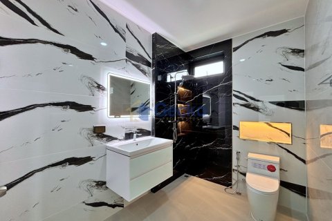 House in Pattaya, Thailand 3 bedrooms № 209309 - photo 9