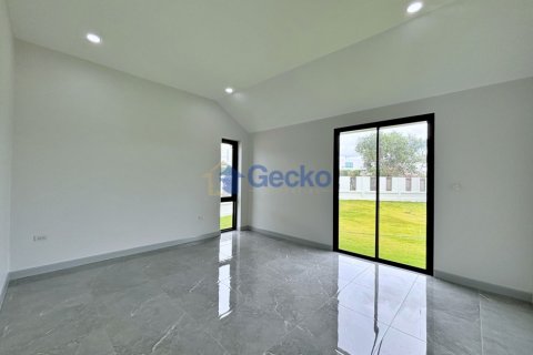 House in Pattaya, Thailand 3 bedrooms № 209309 - photo 8